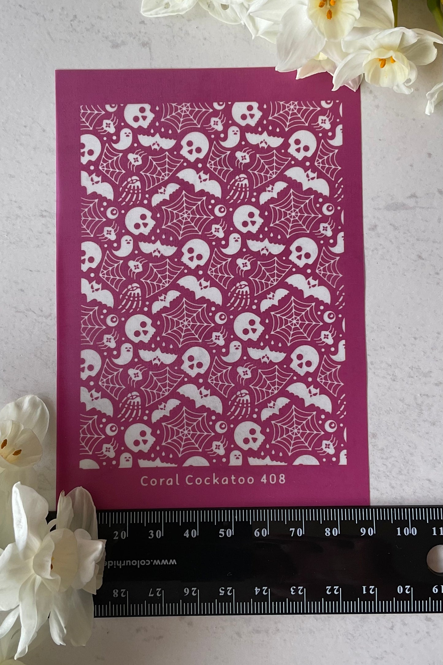 Creepy Halloween Spiderwebs, Ghosties & Skulls Silkscreen 408