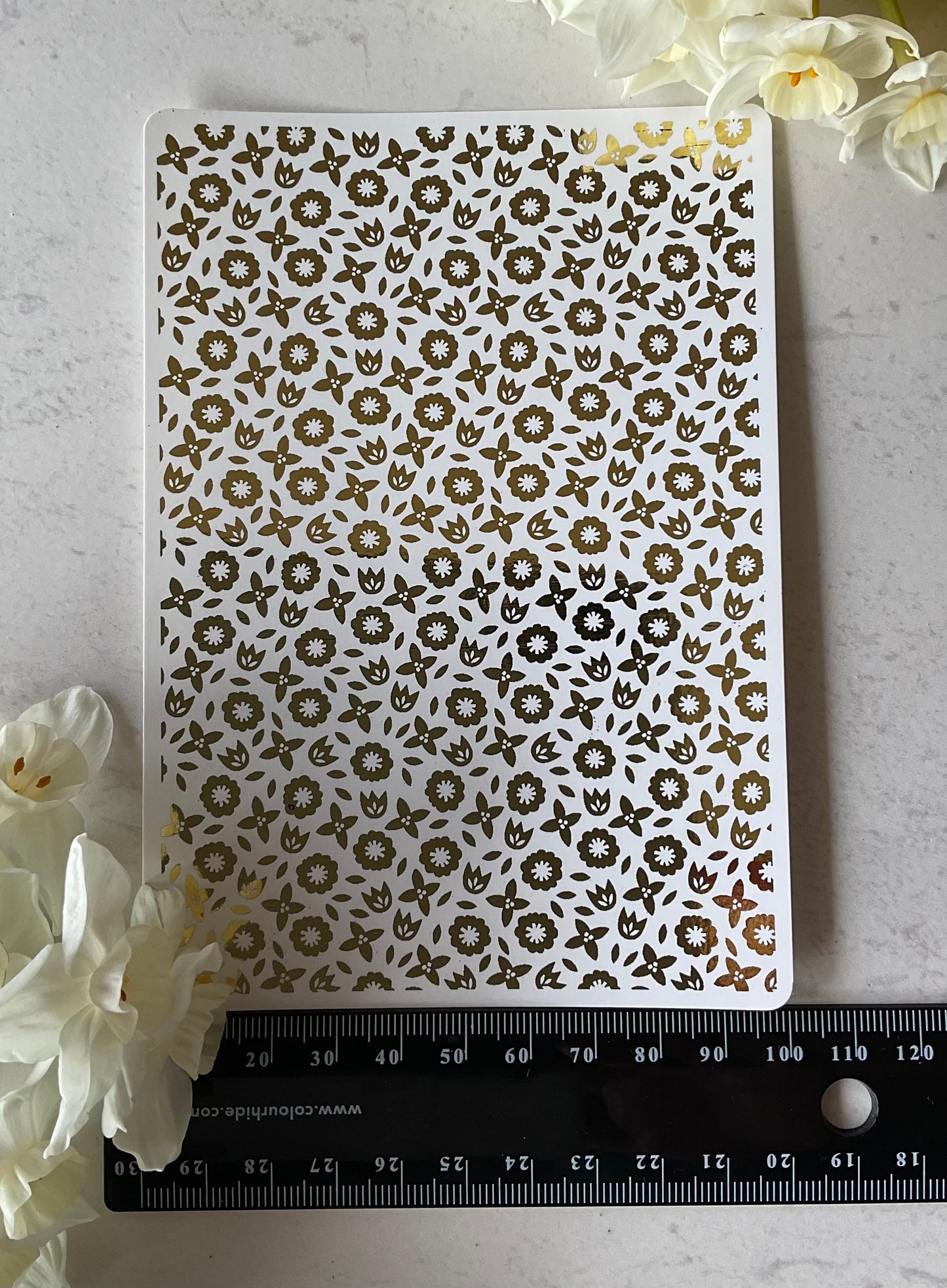 Ditsy Folk Flowers Gold Foil 062