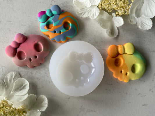 Large Cute Kawaii Skull With Bow Silicone Mold